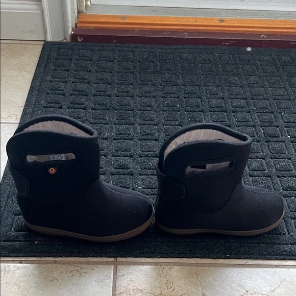 Bogs Black Kids Boots - Picture 5 of 13
